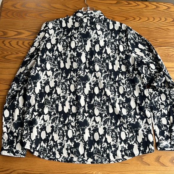 Best mountain cream and soft, black blouse size large - Picture 5 of 8